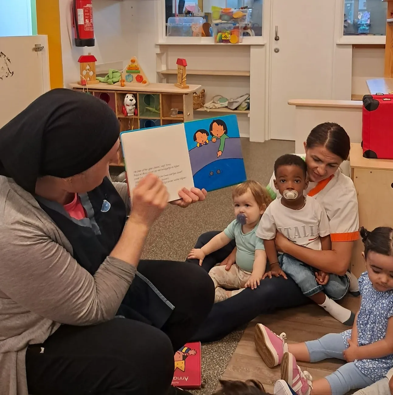 Crèchendo vzw | Babybegeleidster leest voor